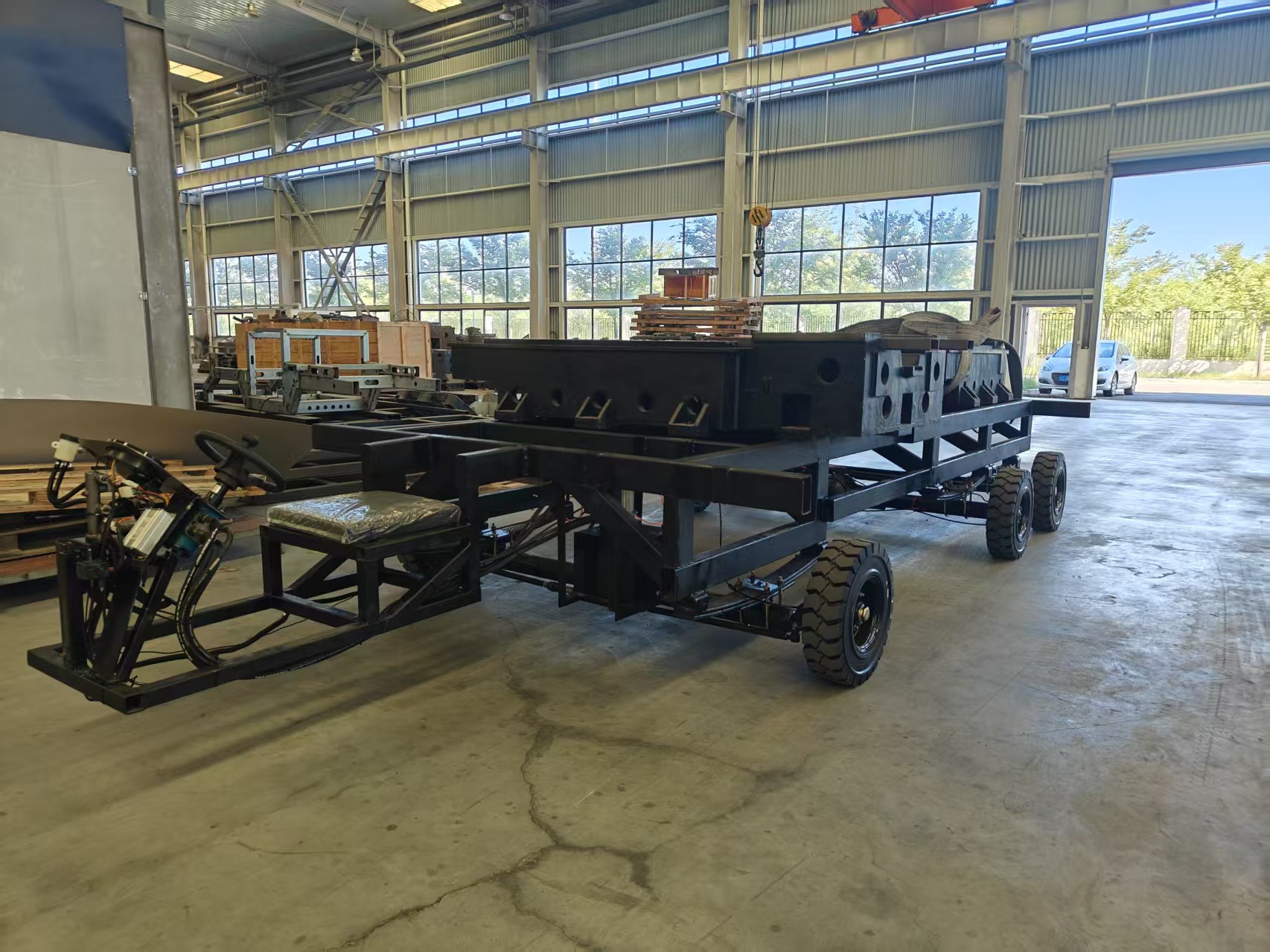 Electric wire-controlled chassis assembly, modified for parade floats, remote-controlled off-road climbing vehicles, and high-power heavy-duty vehicles