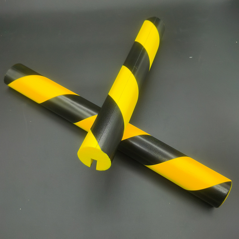工厂批发PU聚氨酯防护条黑黄警示条高韧性自粘耐磨D型防护长条