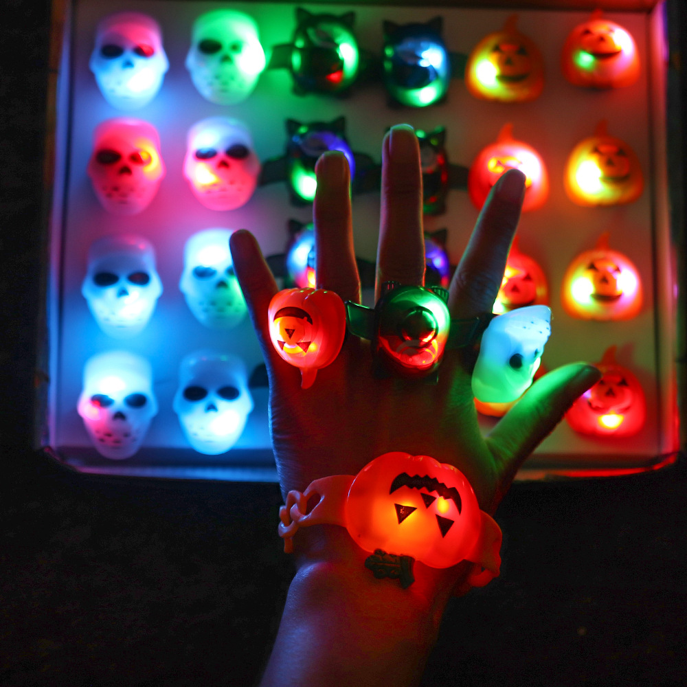 Halloween luminoso anillo plástico calabaza luz anillo murciélago cráneo anillo niños truco anillo de juguete