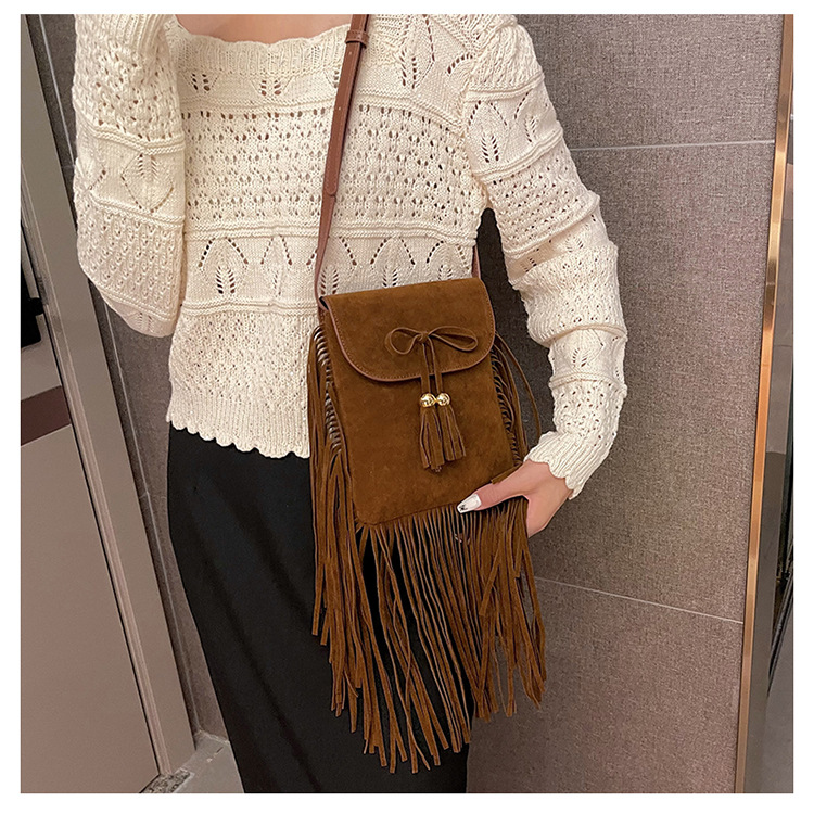 Women's Small Pu Leather Solid Color Classic Style Tassel Square Magnetic Buckle Crossbody Bag display picture 2
