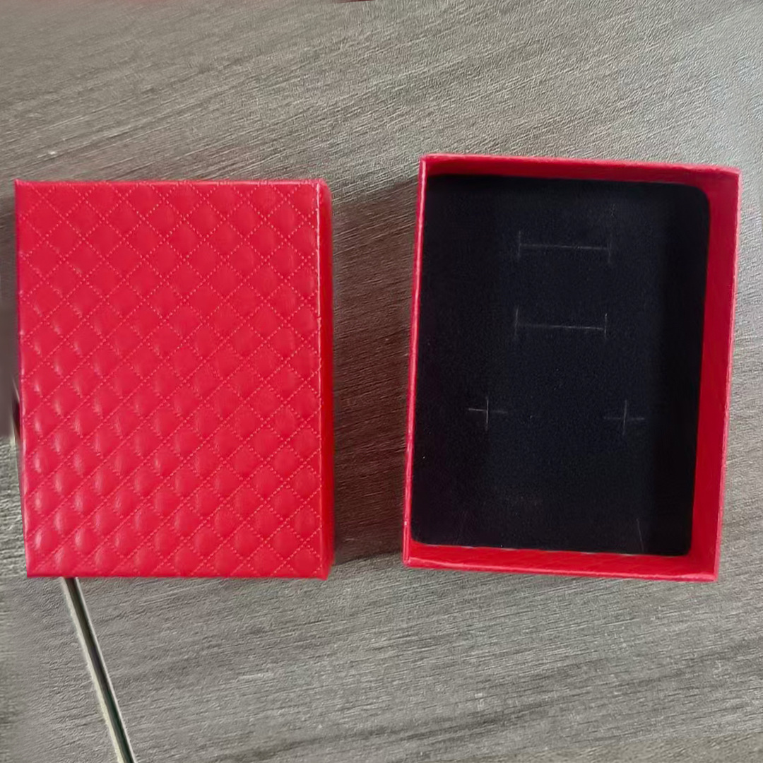 작은 빨간 상자 포장