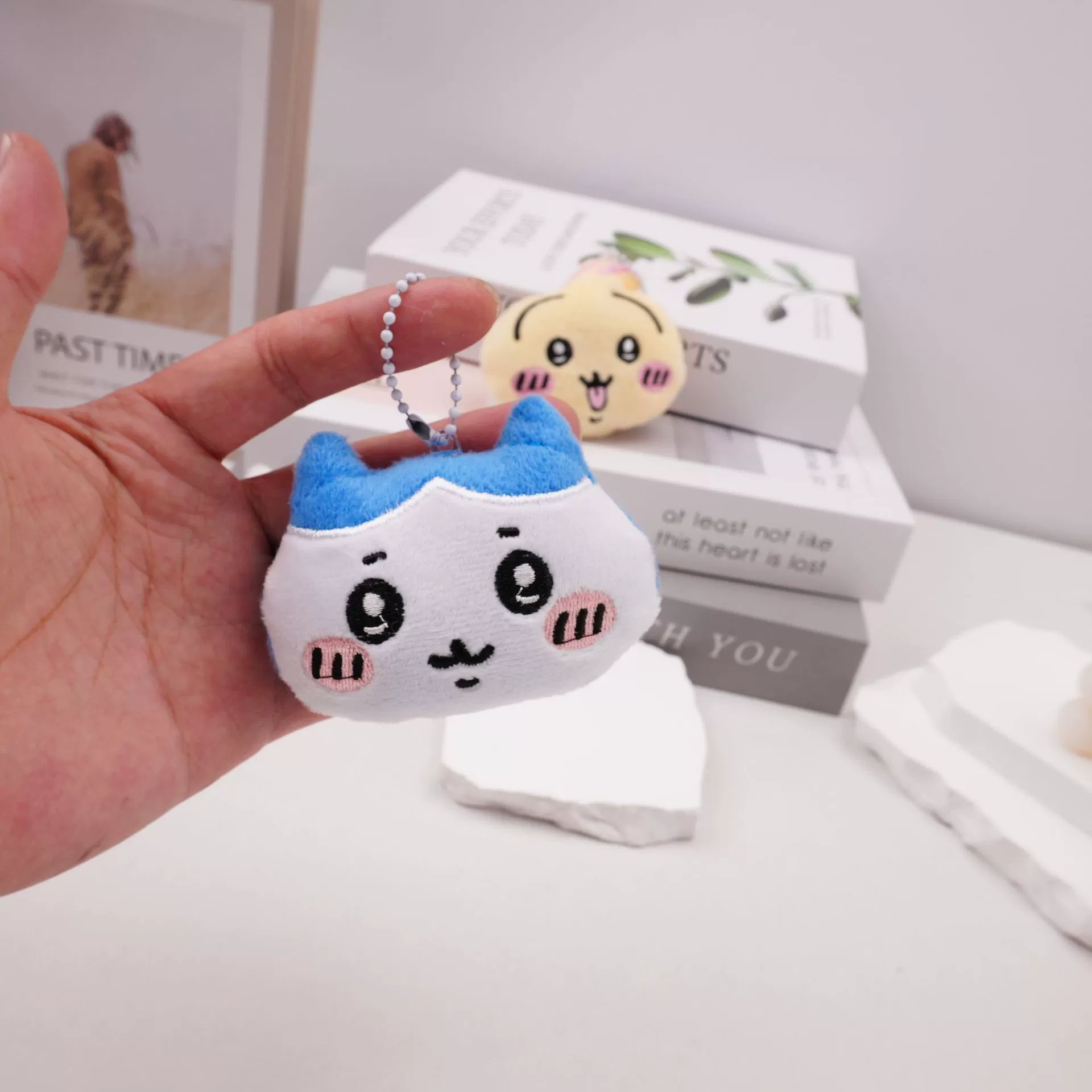 Мягкий брелок (Chiikawa) Squeak медвежонок Usagi, 6,4 см, подвеска на рюкзак