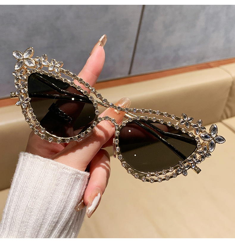 Luxe zonnebril voor dames met strass streetstyle zonbescherming_voghion.com