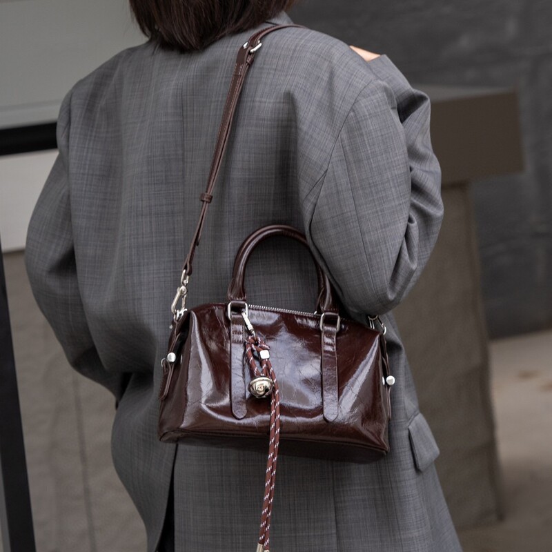 Oilskin Brown Boston Bag Retro Autumn and Winter New High-end Portable Pillow Bag Crossbody Women's Small Bag