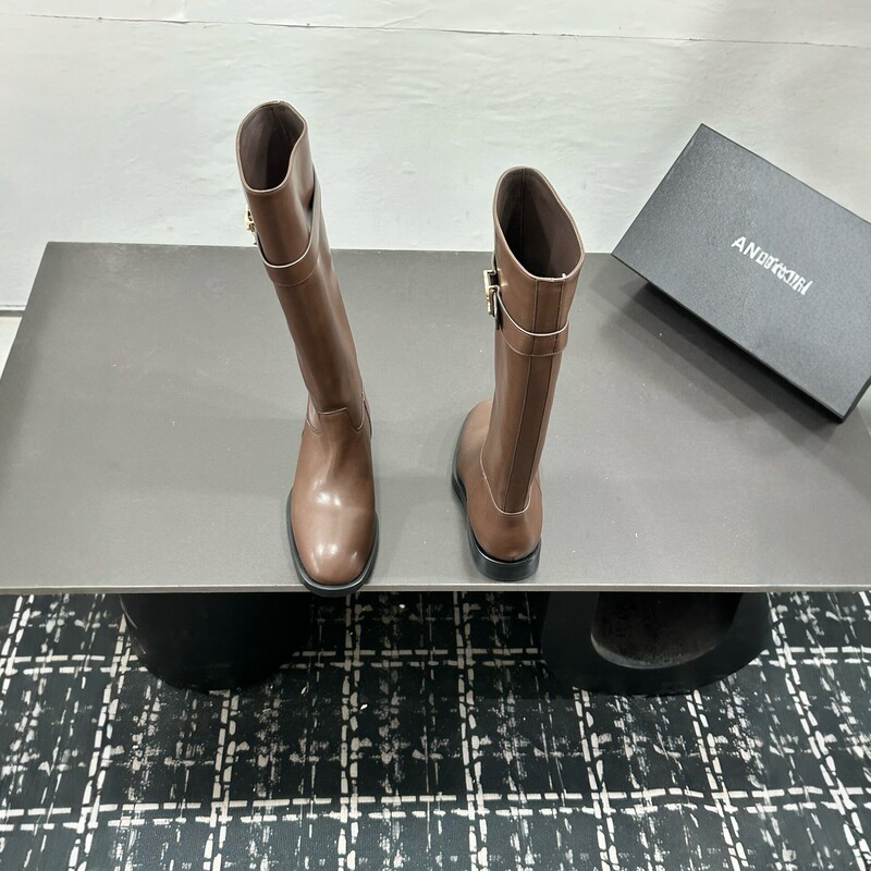 Authentic Double C Genuine Leather Women's Mid-Length Flat Riding Boots, New Autumn/Winter Model, Decorated with Metal Buckles, Black, Export Quality Authentic Double C Genuine Leather Women's Mid-Length Flat Riding Boots, New Autumn/Winter Model, Decorated with Metal Buckles, Black, Export Quality
