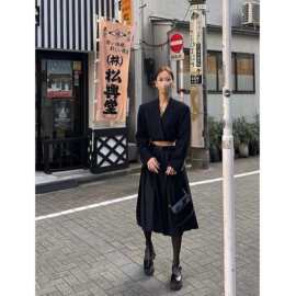 现 2026春季新款韩国东大门设计感腰部绑带西装+百褶半身裙套装