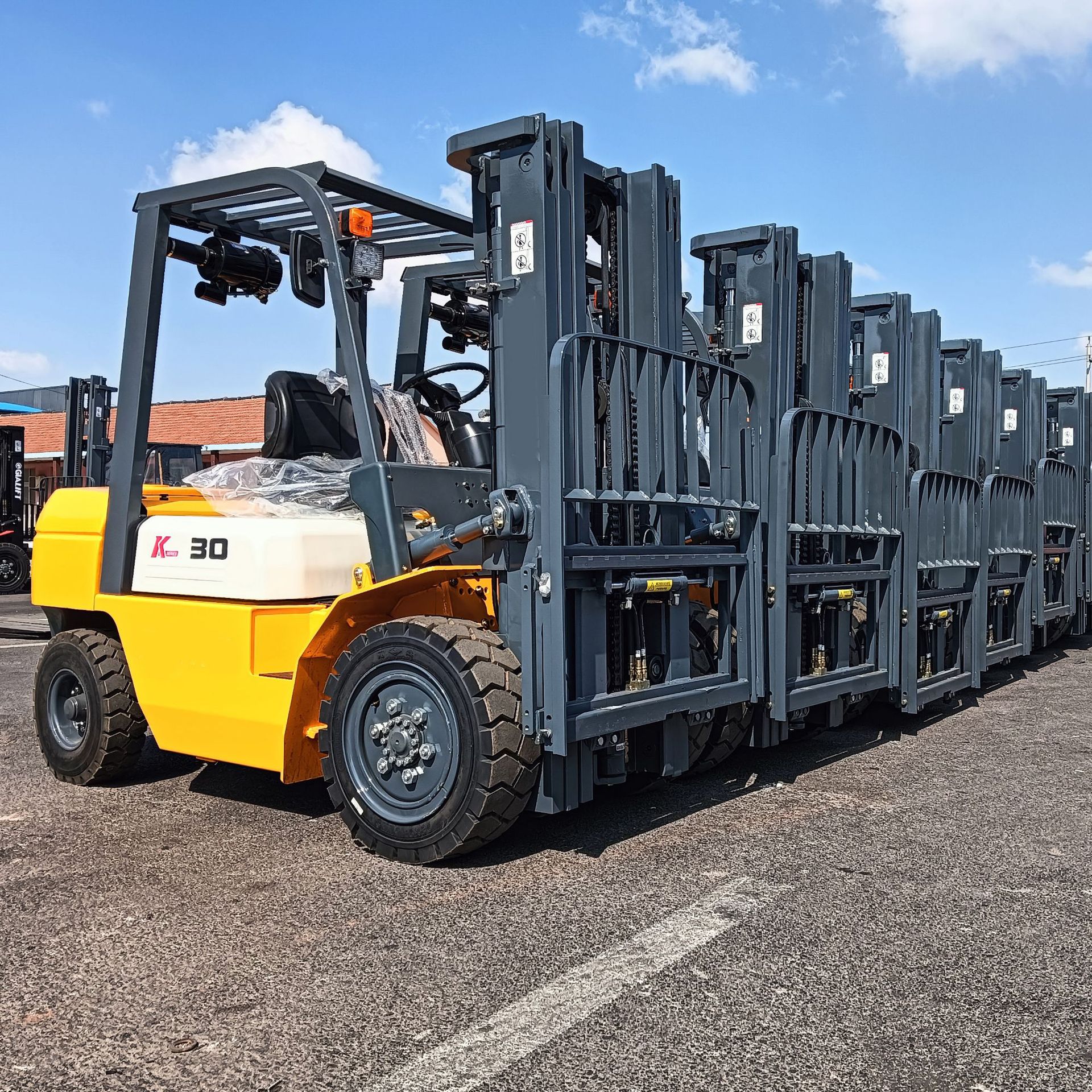 Montacargas Diésel de Carga 2-8 Toneladas de Caucho, Motor Diésel, Tracción Integral, para Carga y Transporte Industrial