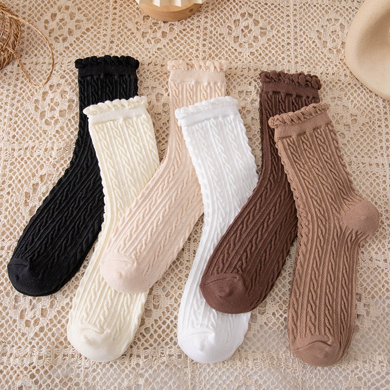 Серебряный? Нет. Оригинал: Mid‑calf breathable lace socks, embroidered cute motifs (rabbit/heart/flower), one size