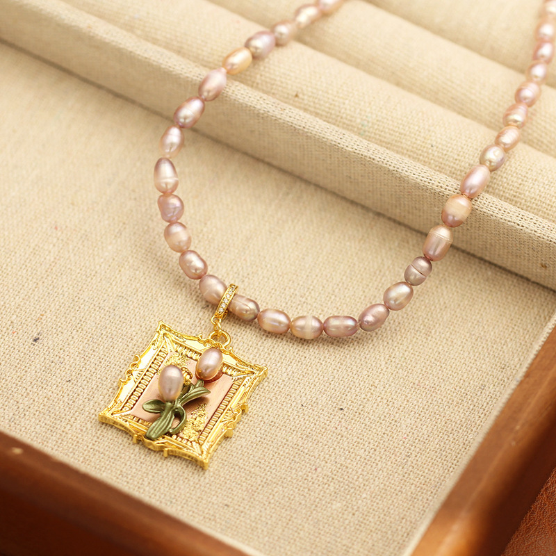 European and American Middle Ancient Style Natural Freshwater Pearl Necklace Retro Oil Painting Photo Frame Shape Dropping Oil Tulip Pendant Neckchain European and American Middle Ancient Style Natural Freshwater Pearl Necklace Retro Oil Painting Photo Frame Shape Dropping Oil Tulip Pendant Neckchain