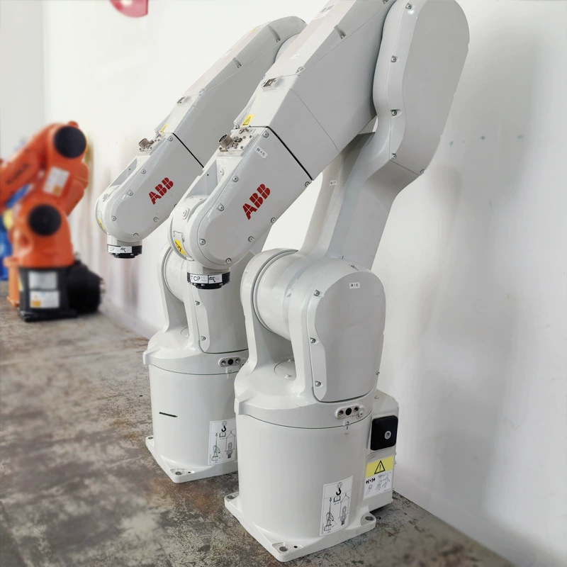 Использовался робот ABB IRB1200-5/0.9, малый 6-осевой настольный, грузоподъемность 5 кг, с функцией обучения.