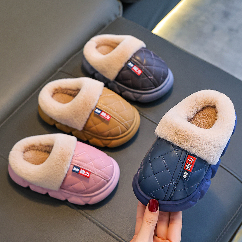 Otoño y invierno zapatillas de algodón para niños, niños y niñas, calentamiento de lana PU impermeable en el hogar para niños mayores, zapatos de talón de algodón