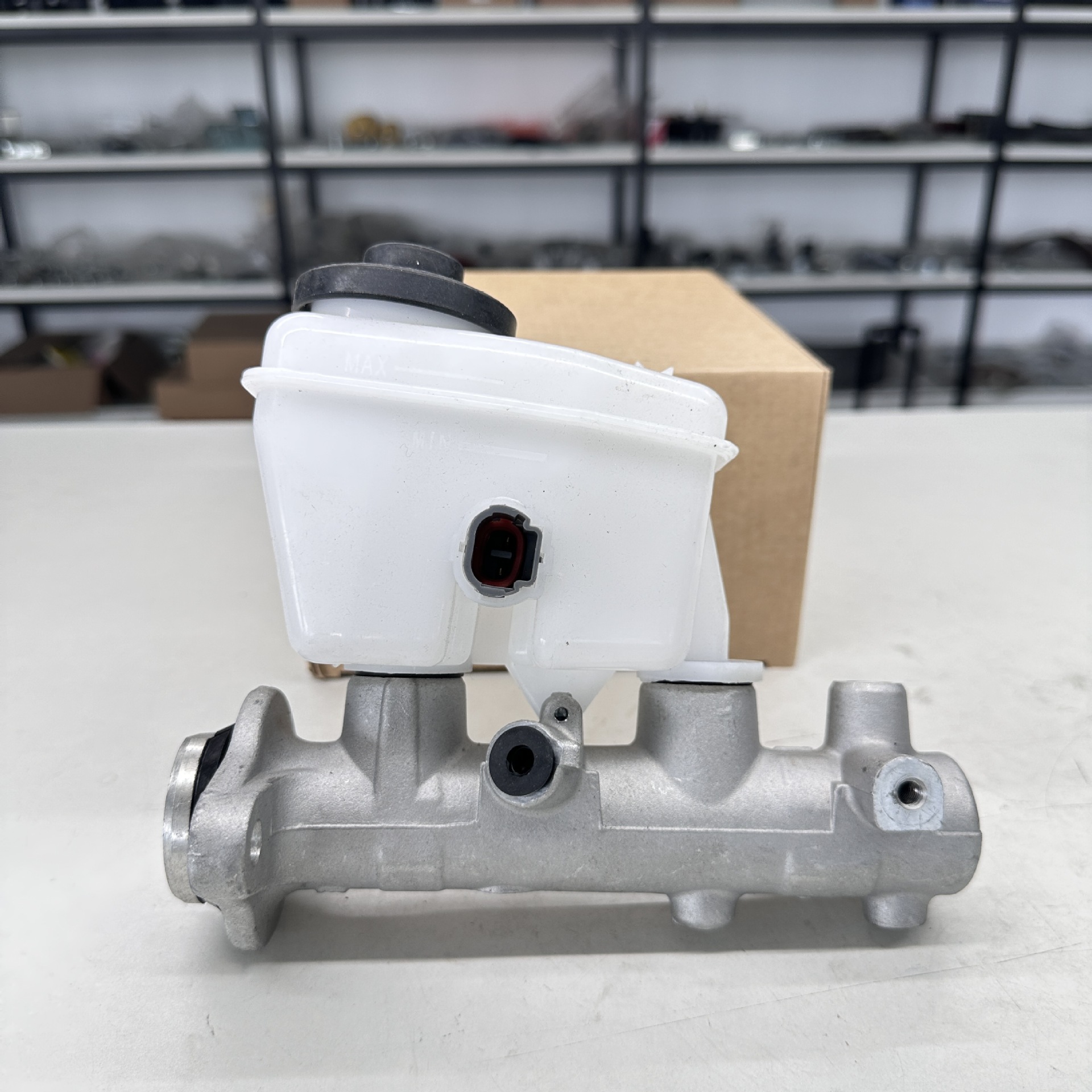 Suitable for Toyota Land Cruiser 90 Brake Master Cylinder 47201-60680 4720160680