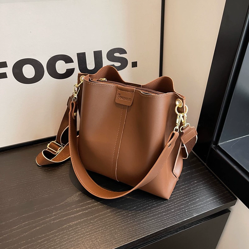 Capacious Shoulder Bag with Retro Style, Adjustable Strap, One-Shoulder Design in Multiple Colors