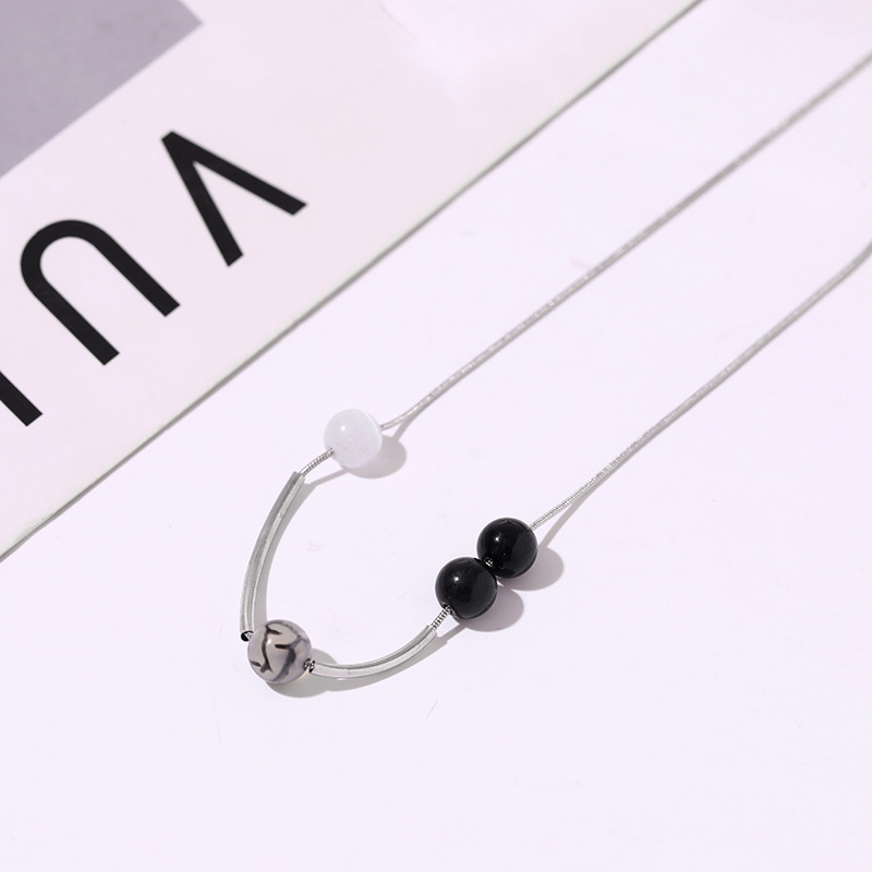 Collana sottile minimalista con perle di calcedonio nero_voghion.com
