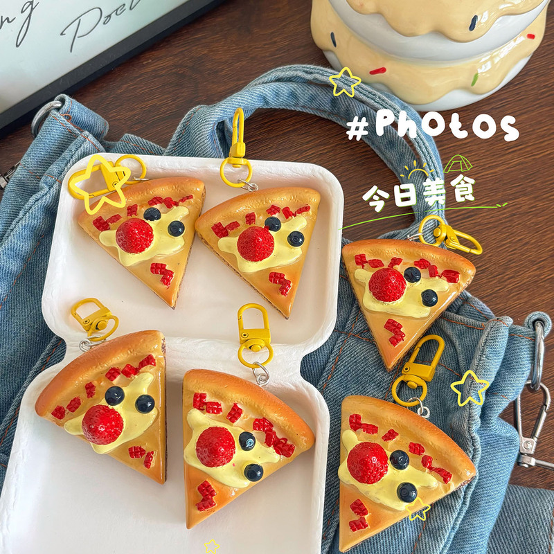 Creative and delicious strawberry pizza keychain pendant, ins-style creative simulated food resin pendant, backpack decoration