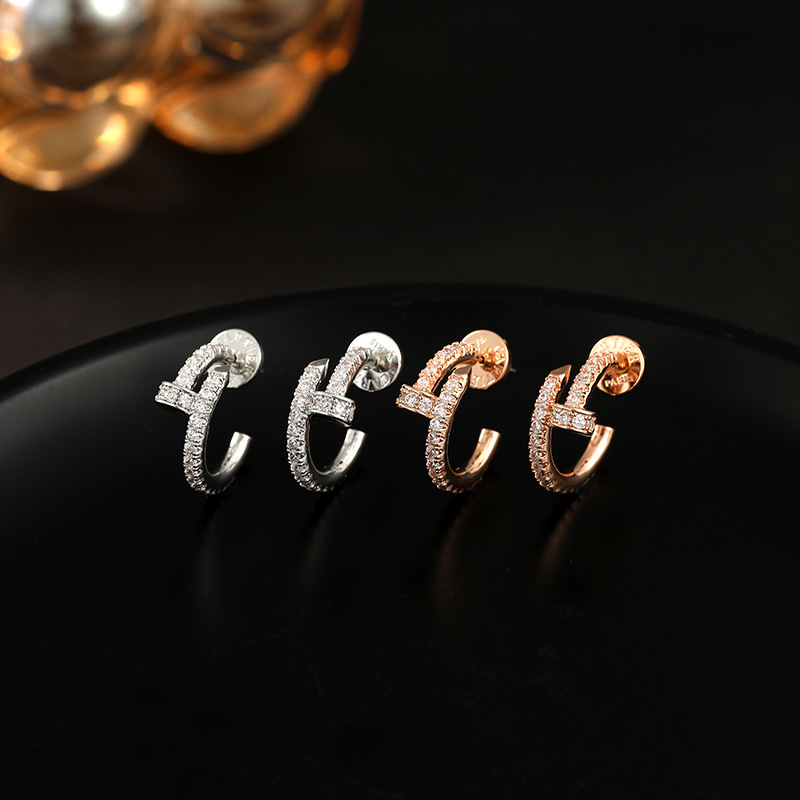 New exquisite and versatile full-diamond high-end stud earrings, light luxury, simple and stylish, fashionable and unique earrings