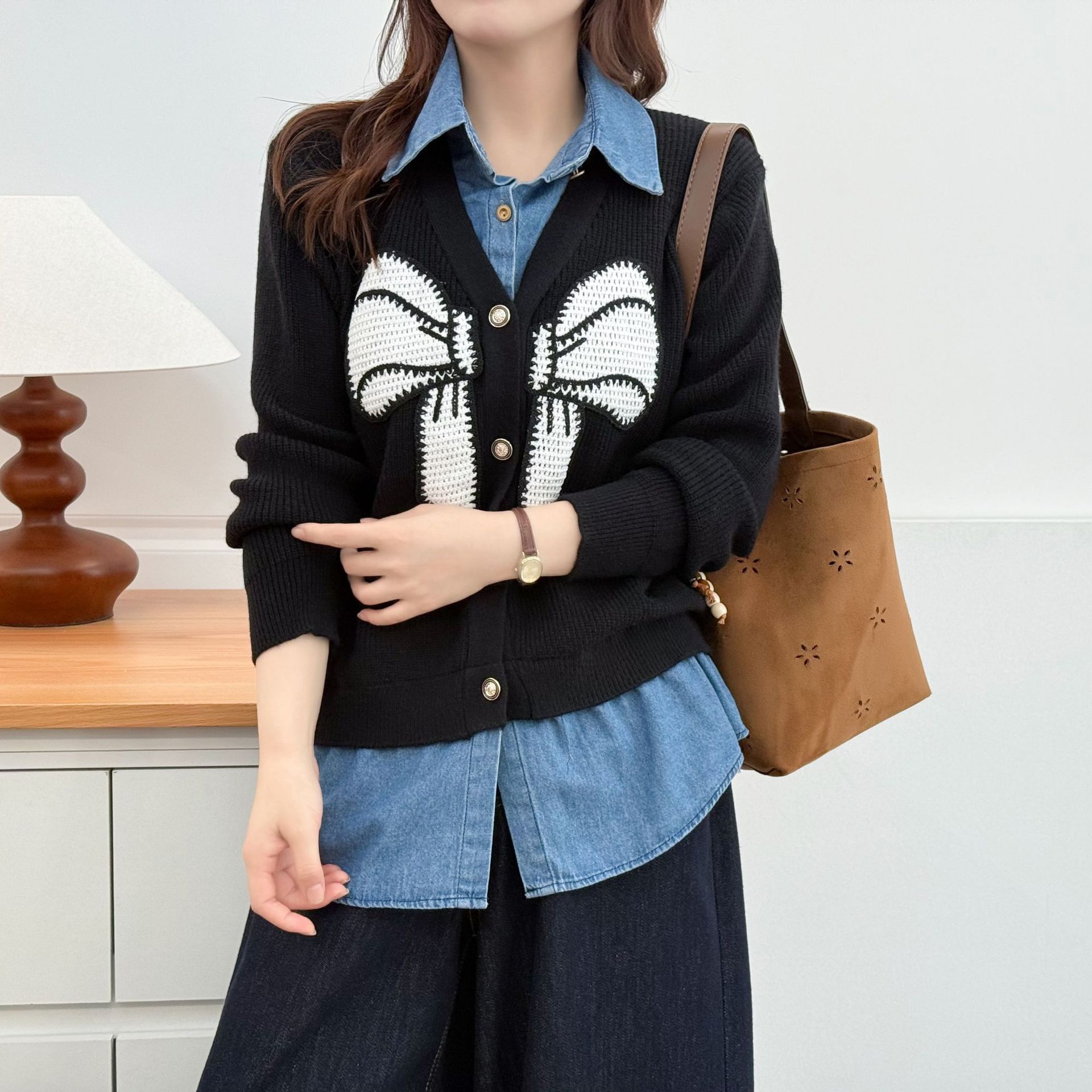 Cárdigan de dos piezas falso bordado de estilo francés para mujer de talla grande, diseño patchwork de mezclilla con lazo, prenda exterior de moda de otoño_voghion.com