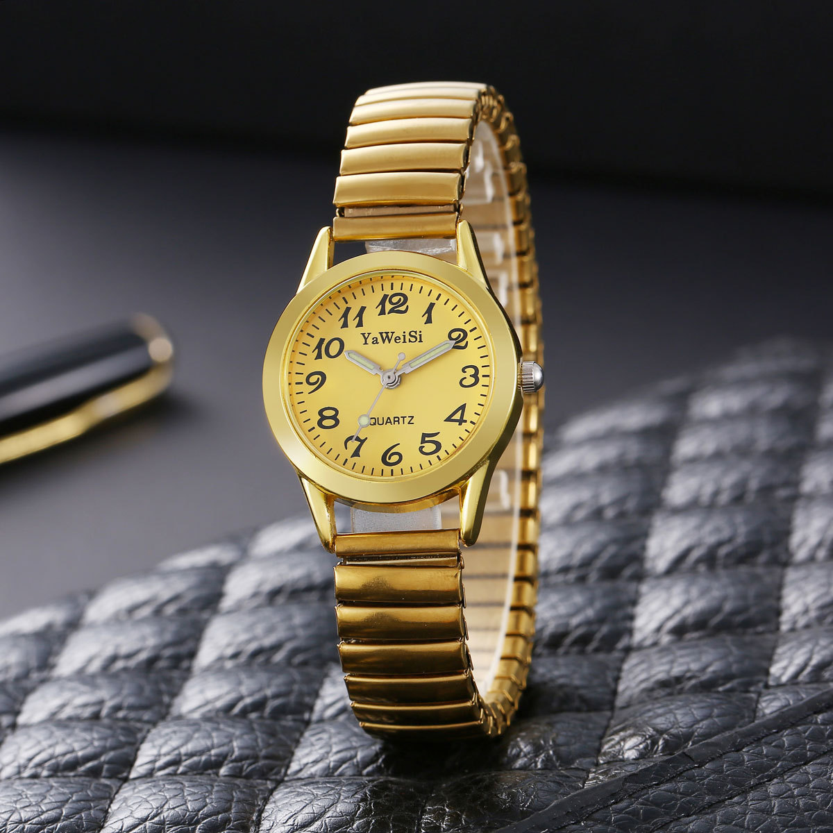 Suministro de stock caliente de mediana edad y mayores reloj elástico gran número de vida impermeable nocturna reloj de cuarzo al por mayor