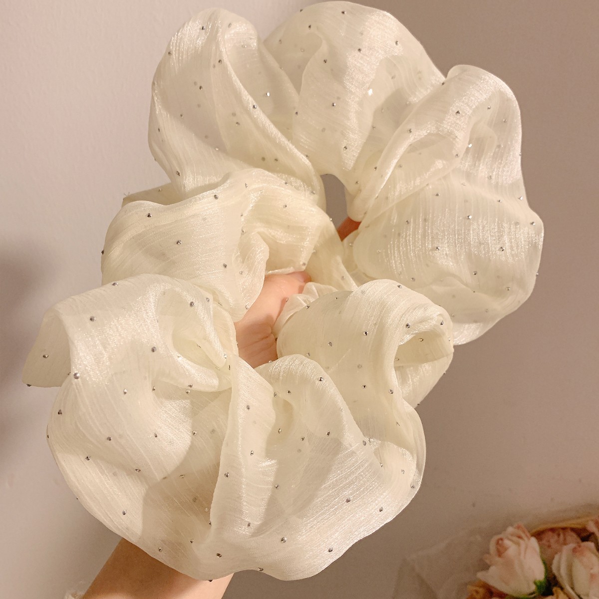 Gypsophila zachte beige mesh scrunchie voor dames haaraccessoire_voghion.com