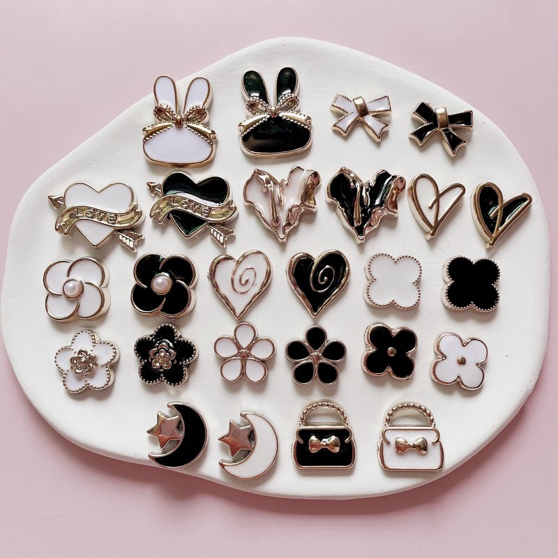 Accesorios de joyería de bricolaje de fragancia pequeña clásica gota aceite conejo amor flor parche de resina teléfono móvil banda de goma material de hebilla de zapato