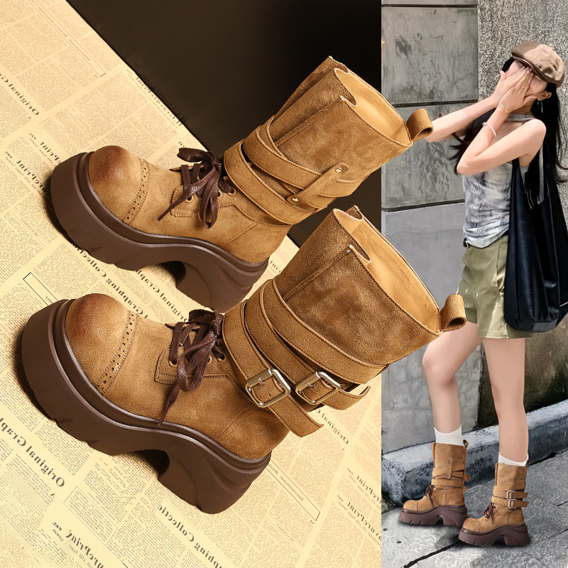 Giày boot nữ đế dày nâng chiều cao phong cách retro, khóa thắt lưng — đen