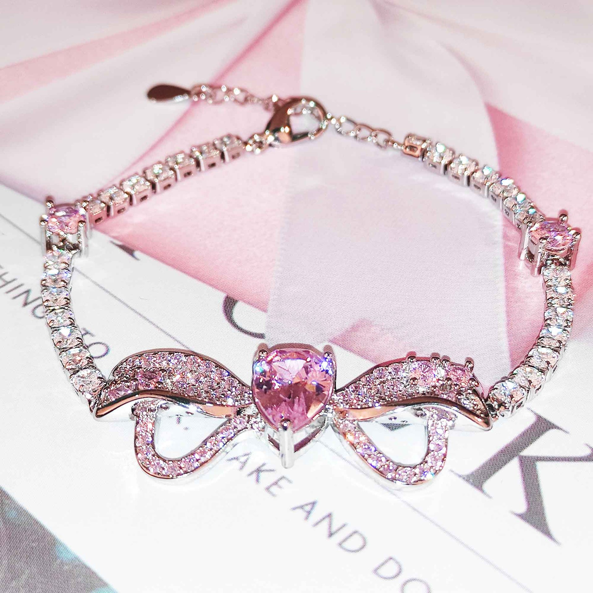 Alto Sentido De La Luz Moda De Lujo Arco De Diamantes Completo Gargantilla De Circonio Rosa Collar De Cadena De Clavícula Collar Collar Pulsera Pendientes Conjunto display picture 2