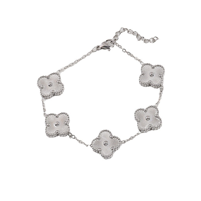 Pulsera de acero inoxidable estilo coreano con trébol de cuatro hojas, pulsera de lujo ligera y de alta gama para parejas, pulsera de acero titanio moderna y que no se decolora para mejores amigos