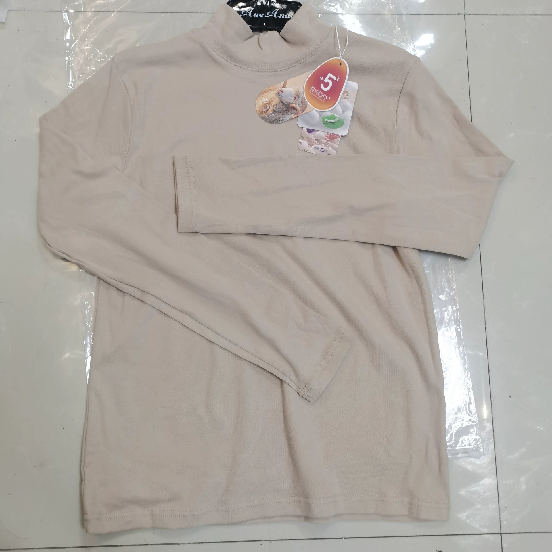 Woolen base keep warm T-shirt with a round collar