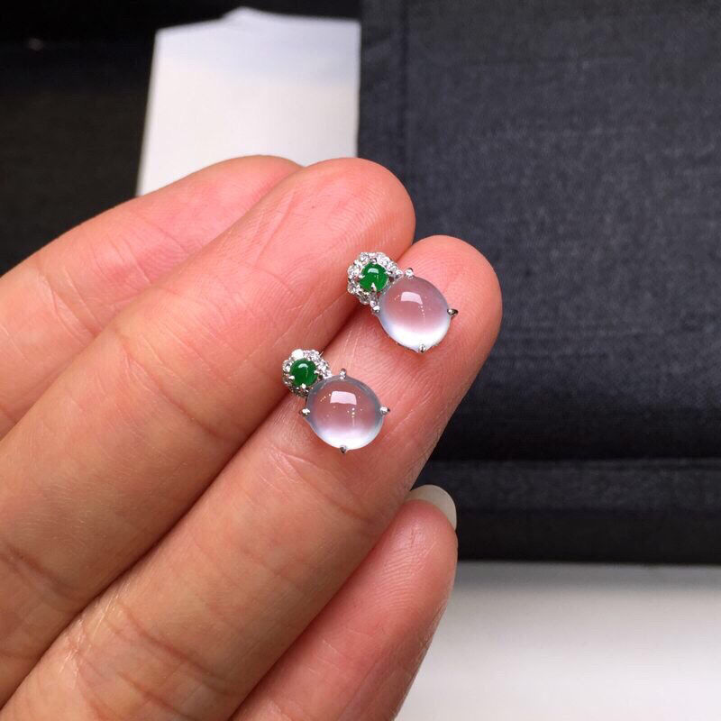 Hundreds of imitation high transparent moisturizing glossy chalcedony egg surface ear studs simple fashion plated s925 silver inlaid with green egg surface Hundreds of imitation high transparent moisturizing glossy chalcedony egg surface ear studs simple fashion plated s925 silver inlaid with green egg surface