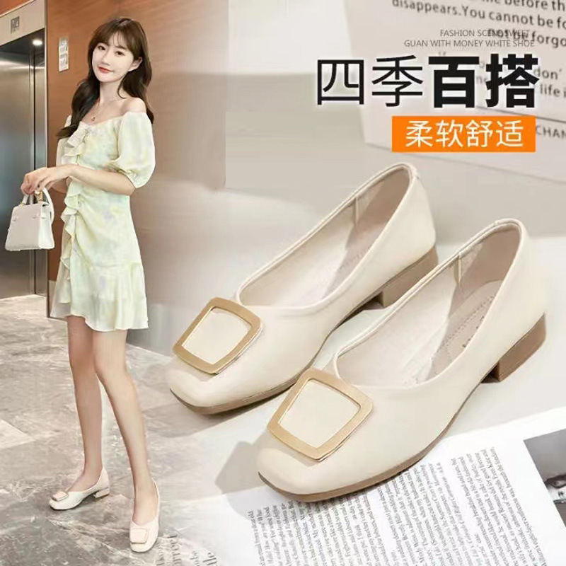 2026 verano nuevo estilo coreano de cabeza cuadrada botón simple zapatos de piel suave zapatos de piel suave simple zapatos de cuero de talón grueso zapatos de talón corto