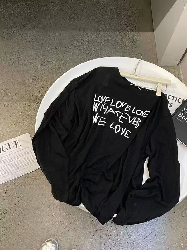 韓国の夏のファッショナブルな斜め襟フォームレタープリントレイジー長袖Tシャツ日焼け止めシャツ女性用ルーズオフショルダートップ|undefined