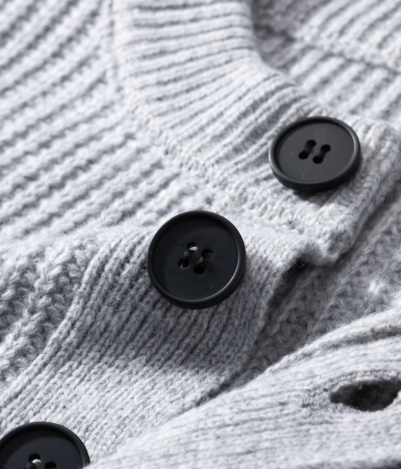 Pull homme à col en V boutonné - Pull en maille coupe ample rétro pour l'automne et l'hiver (Noir/Gris, S/M/L/XL)_voghion.com