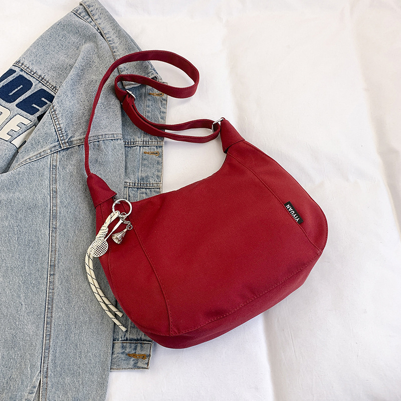 Bolso de hombro, bolso de ocio de un solo hombro, nuevo bolso de moda de invierno 2025, bolso de moda, sentido del trabajo, albóndigas de cercanías simples y de moda