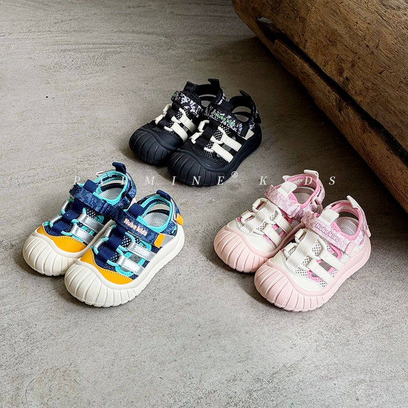 Легкие и стабильные сандалии для девочек Летние новые девочки дышащие наружные кроссовки