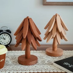 木製の木の形の断熱パッド