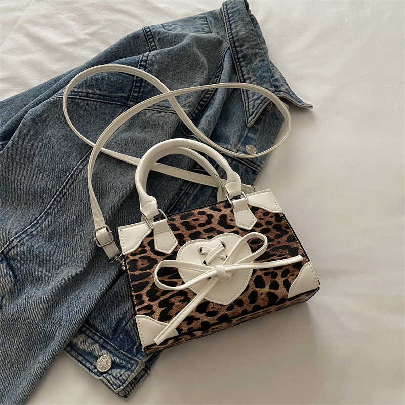 Bolso de moda con estampado de leopardo 2024 invierno nuevo bolso bandolera bandolera bandolera bandolera popular de este año
