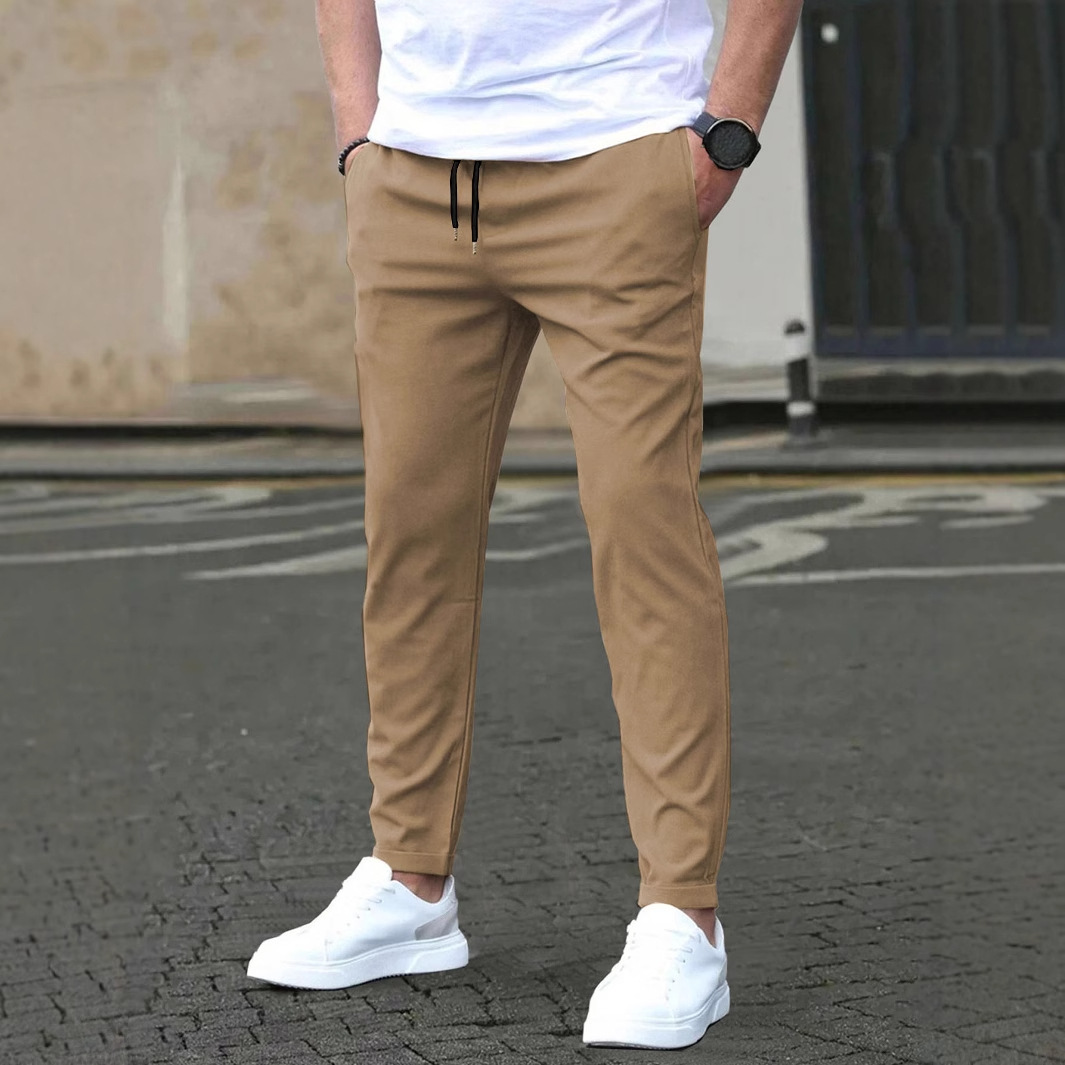 "Klassische Slim-Fit-Freizeithose für Herren mit Lederetikett – Polyester-Komfort für den Alltag in Schwarz, Khaki und Marineblau"_voghion.com