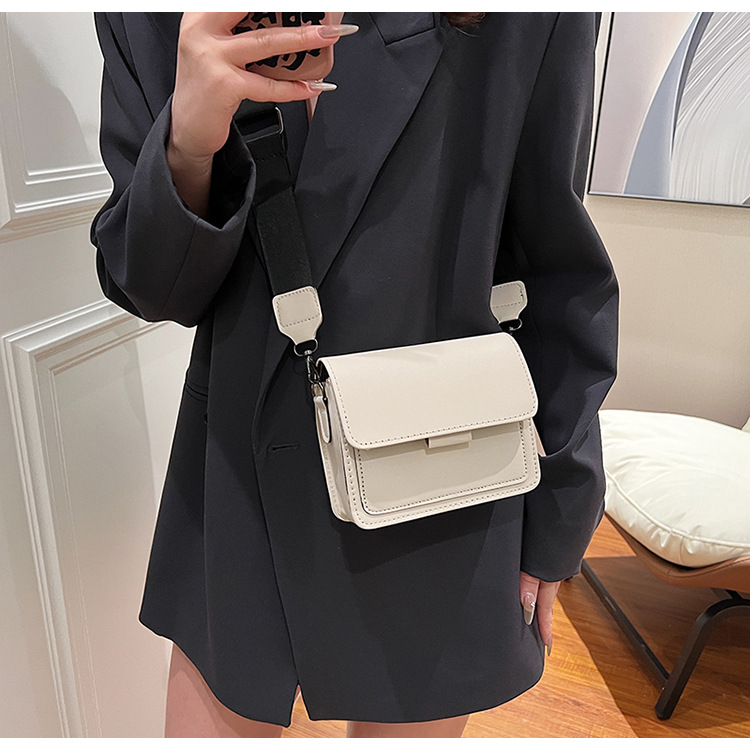 198g Weight Synthetic Leather Lining Material Sewing Thread Fashion Element Flip Cover Closure Type Single Shoulder Strap Strap Type Square Bag Bags Type Casual Occasion Pu Leather Material Solid Color Pattern All Seasons Season Women's Gender Classic Style Style Square Shape Women's Pu Leather Solid Color Classic Style Sewing Thread Square Flip Cover Square Bag 16