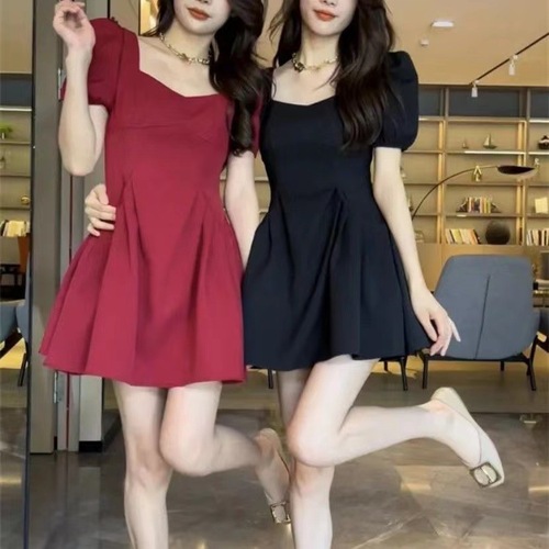 French style discreet backless square neck puff sleeve red dress for women 2025 waist slimming temperament age reducing skirt