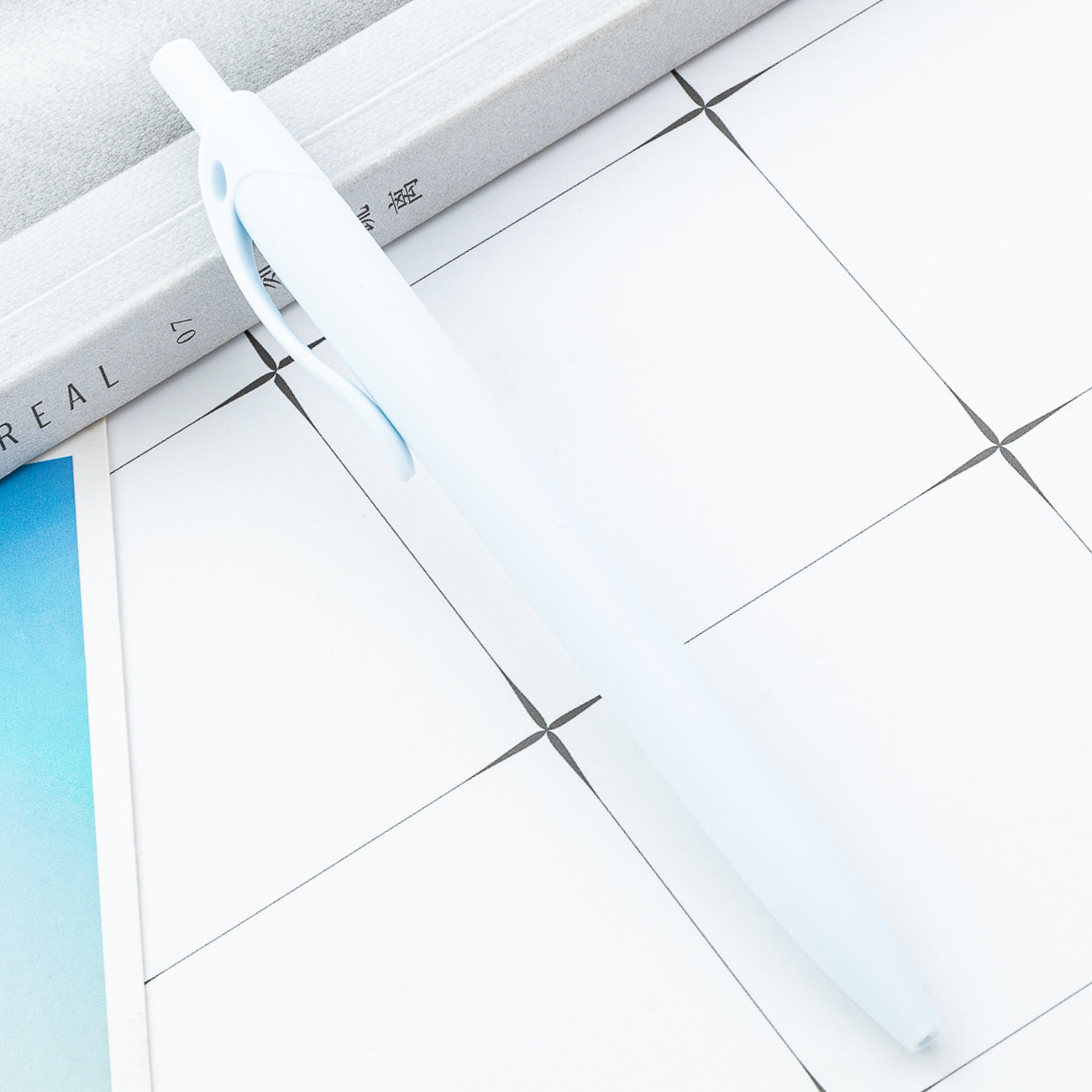 Bolígrafo de plástico multicolor se puede imprimir logotipo de escritorio de oficina bolígrafo de hotel promocional publicidad bolígrafo de regalo