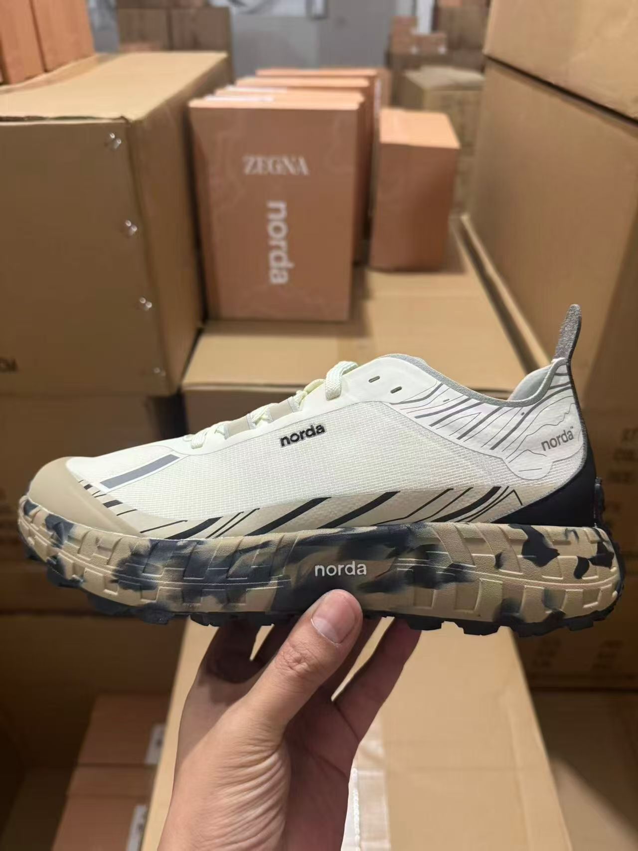 Norda 001 zapatos de montaña para hombres y mujeres, zapatos de carrera bajos, zapatos de senderismo