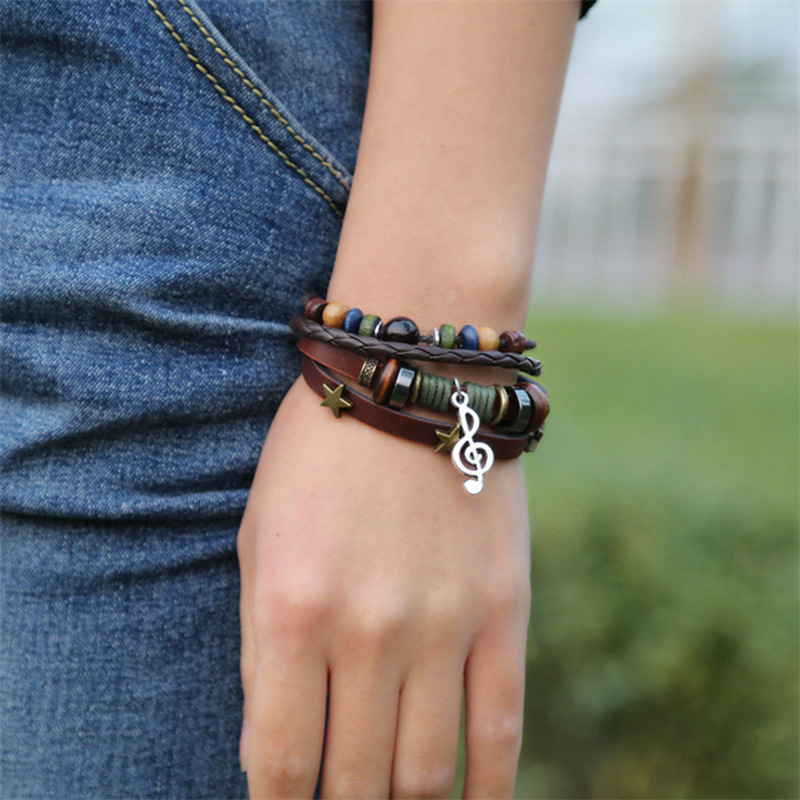 Bracciale intrecciato in cuoio con perline e dettagli in lega_voghion.com