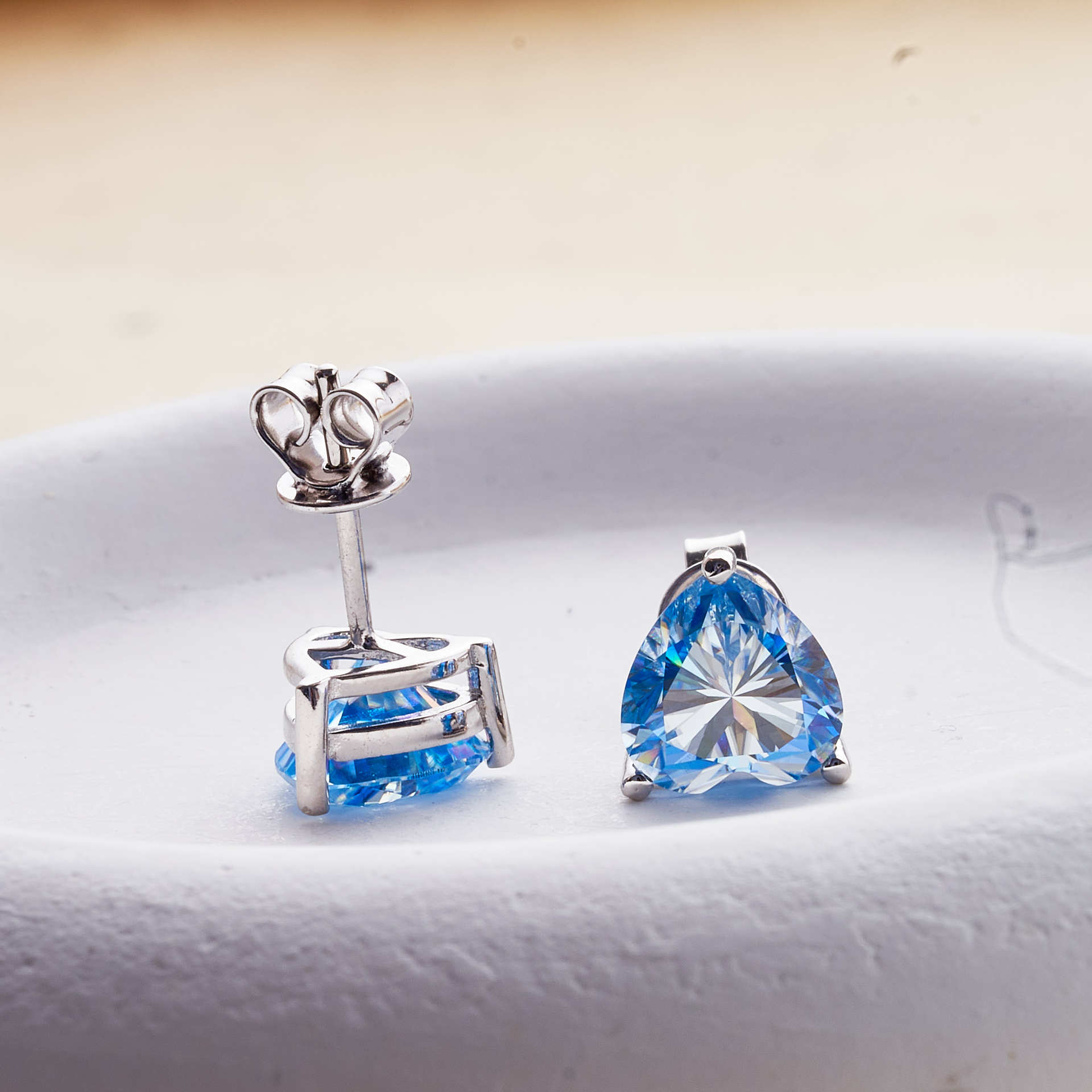 925 pendientes de plata mujeres en forma de corazón moissanita simple pendientes chapados pt950 oro para enviar a la novia mejor amiga fábrica de regalos al por mayor