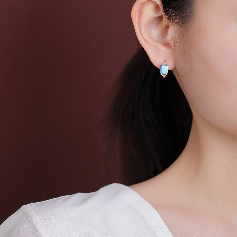 Bông tai bạc S925 hình học vuông phong cách retro cá tính — một cặp