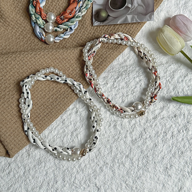 Collar de perlas de hebilla de atracción primavera y otoño verano decoración de cuello pequeña bufandas de mujer camisa de pañuelo de seda girada al por mayor