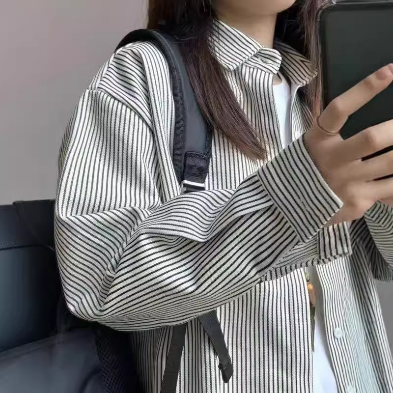 Black and white striped shirt spring and autumn girls loose thick shirt coat lovers coat factory wholesale in stock Black and white striped shirt spring and autumn girls loose thick shirt coat lovers coat factory wholesale in stock