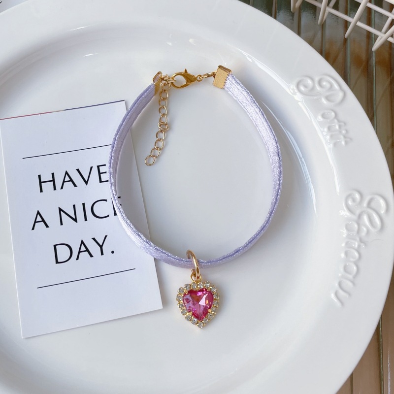 하트 모양의 다이아몬드 퍼플 칼라