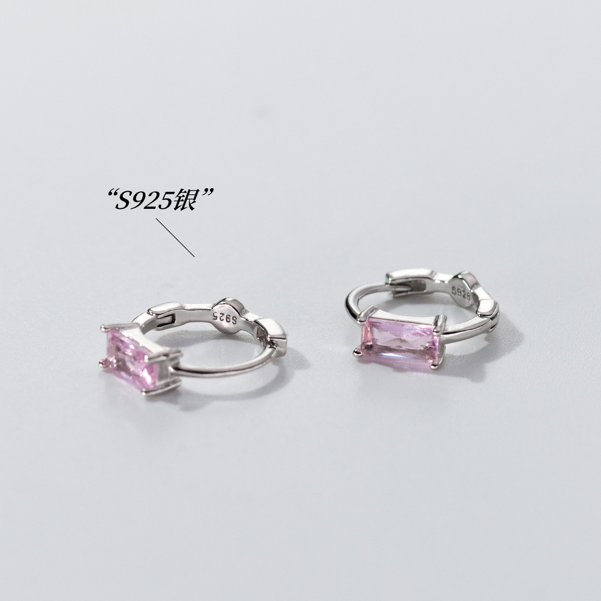 Eloch s925 plata esterlina diamante de color delicado cuadrado bucles de orejas de diseño de viento en orejas temperamentales para mujeres M04358