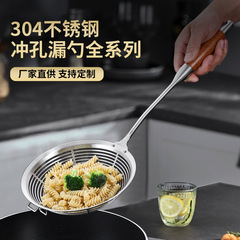 ステンレスのスプーンは家庭用のスプーンをすくいます。