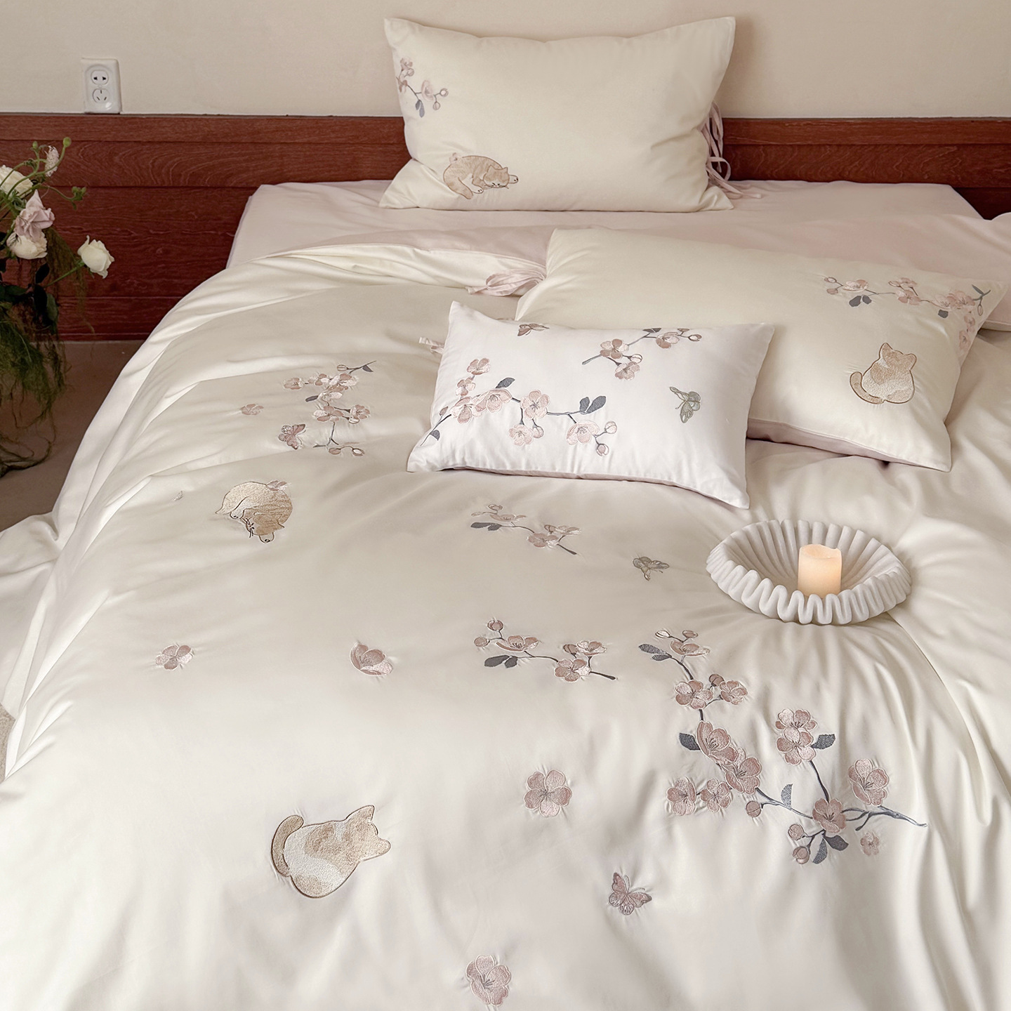 Girly Long-Staple Cotton Four-Piece Set with Romantic Floral Embroidery, Pure Cotton Duvet Cover, All-Season Cotton Bedding 1.8m
